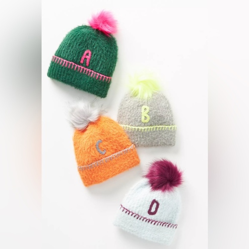New🌟Anthropologie-Fuzzy Monogram Kids Hat “Q”